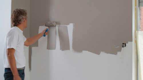  краска для внутренней отделки стен: способы нанесения