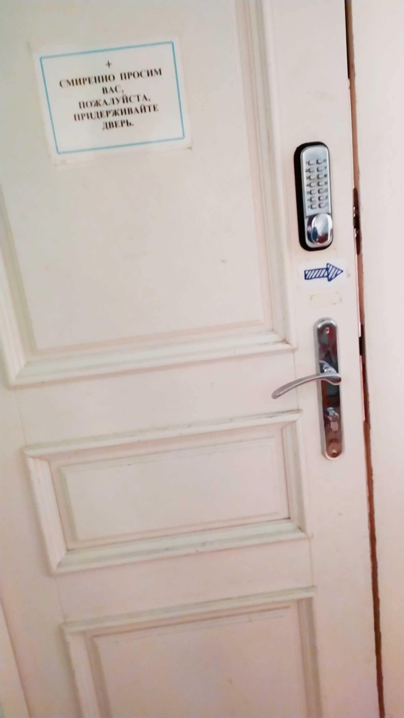 Как правильно установить доводчик на дверь