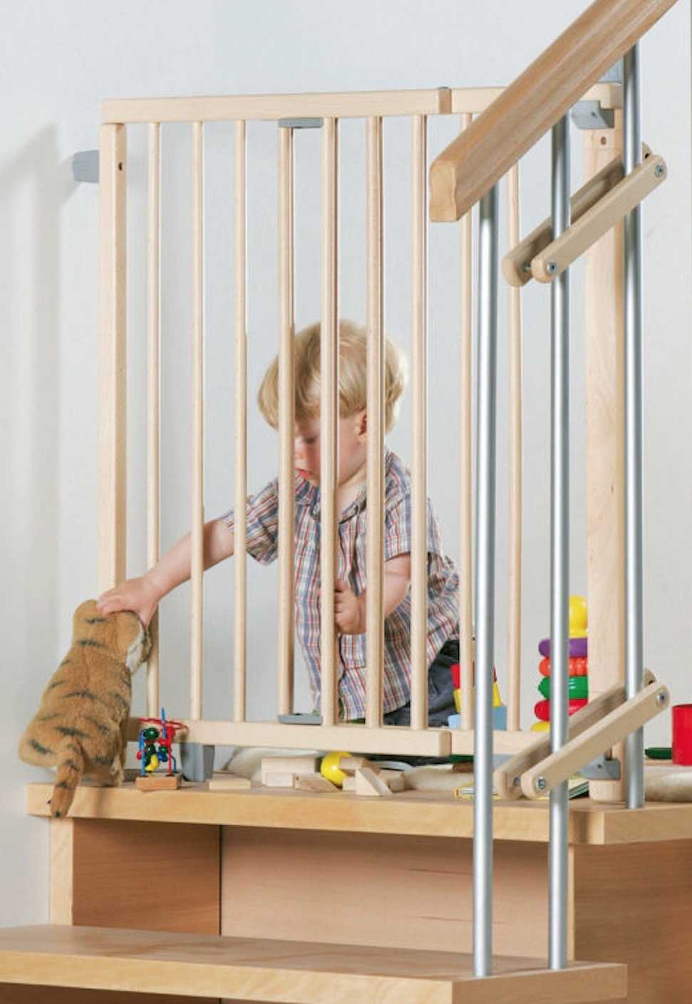 Ограждения для детей на лестницу: все для безопасности ребенка