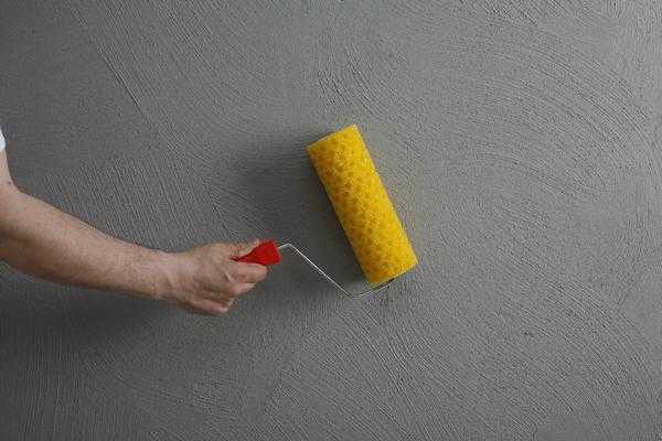 Декоративная штукатурка: способы нанесения своими руками для простой, иной фактуры, виды, механизированная и обычная покраска, смесь с песком для подготовки стен