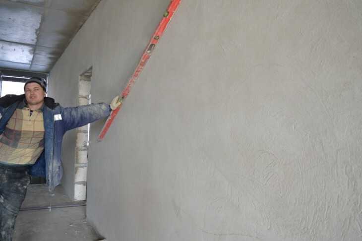 Какая шпаклёвка лучше всего подходит для стен под покраску? | строительные материалы