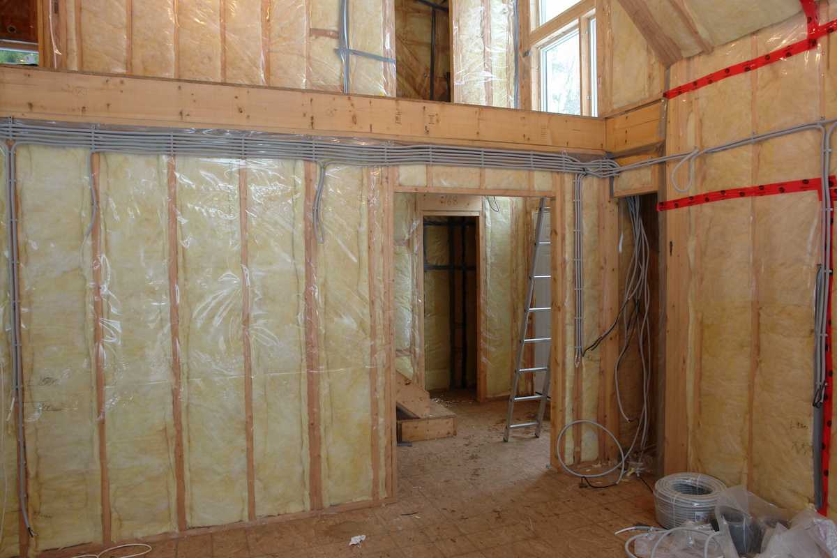 Особености обшивки стен гипсокартоном в деревянном доме