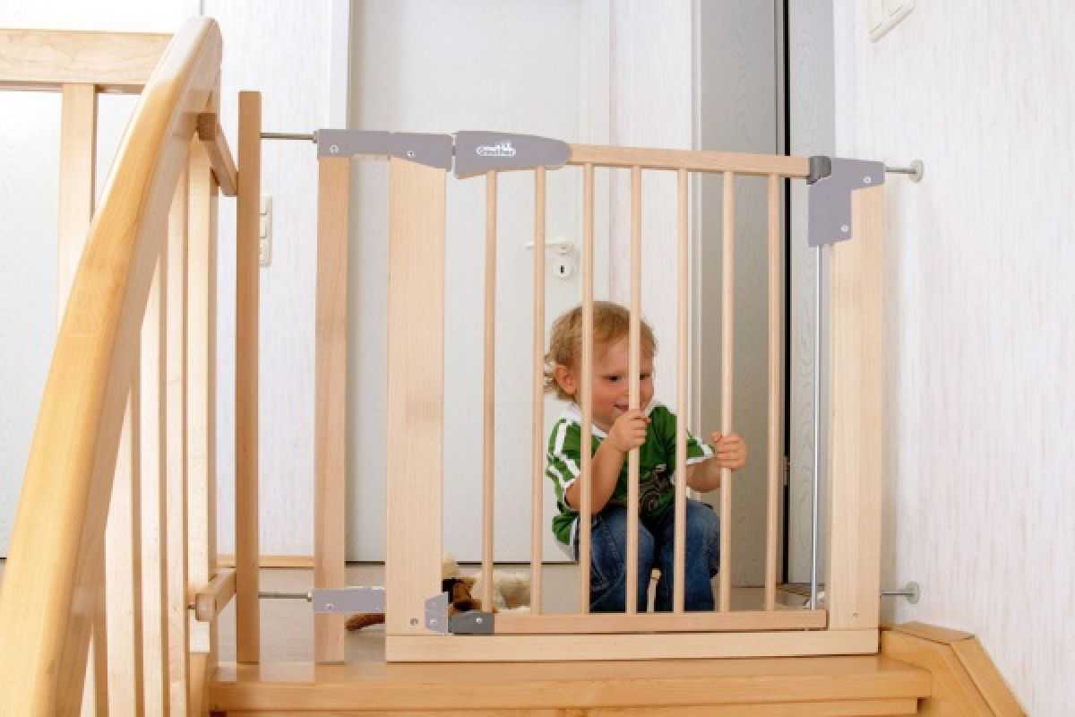 Детское ограждение для лестниц: конструкция для комфорта ребенка и родителей