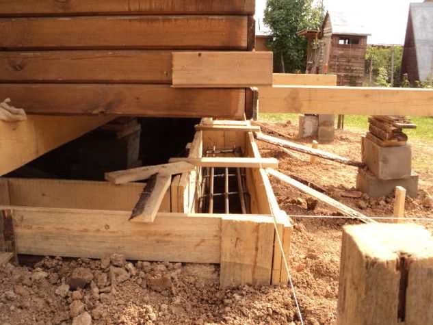 Как укрепить фундамент старого дома: этапы работ