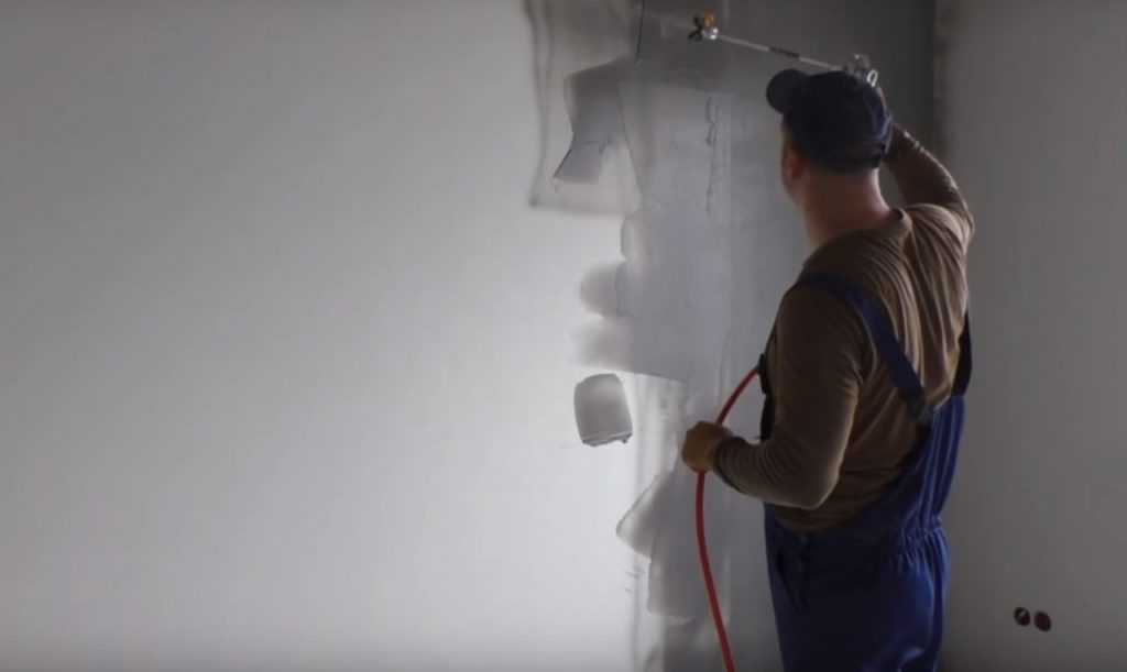 Поклейка стеклохолста на потолок – как наклеить правильно стекловолокно под покраску