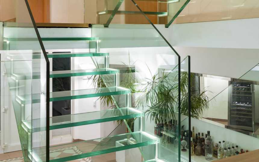 Ограждения из стекла для лестницы: закаленное