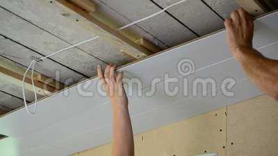 Потолок из мдф панелей своими руками: способы крепления и монтаж