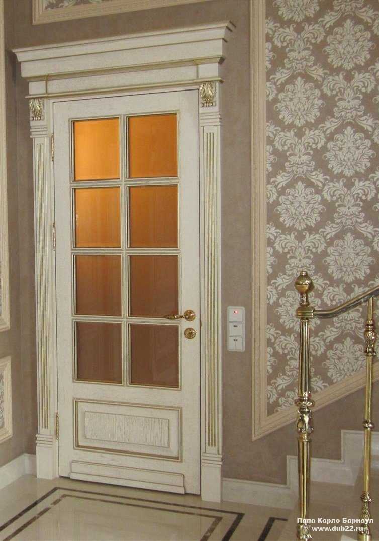 Дверь классика стекло. Красивые межкомнатные двери. Классические двери в интерьере. Межкомнатная дверь классика. Двери межкомнатные класс.