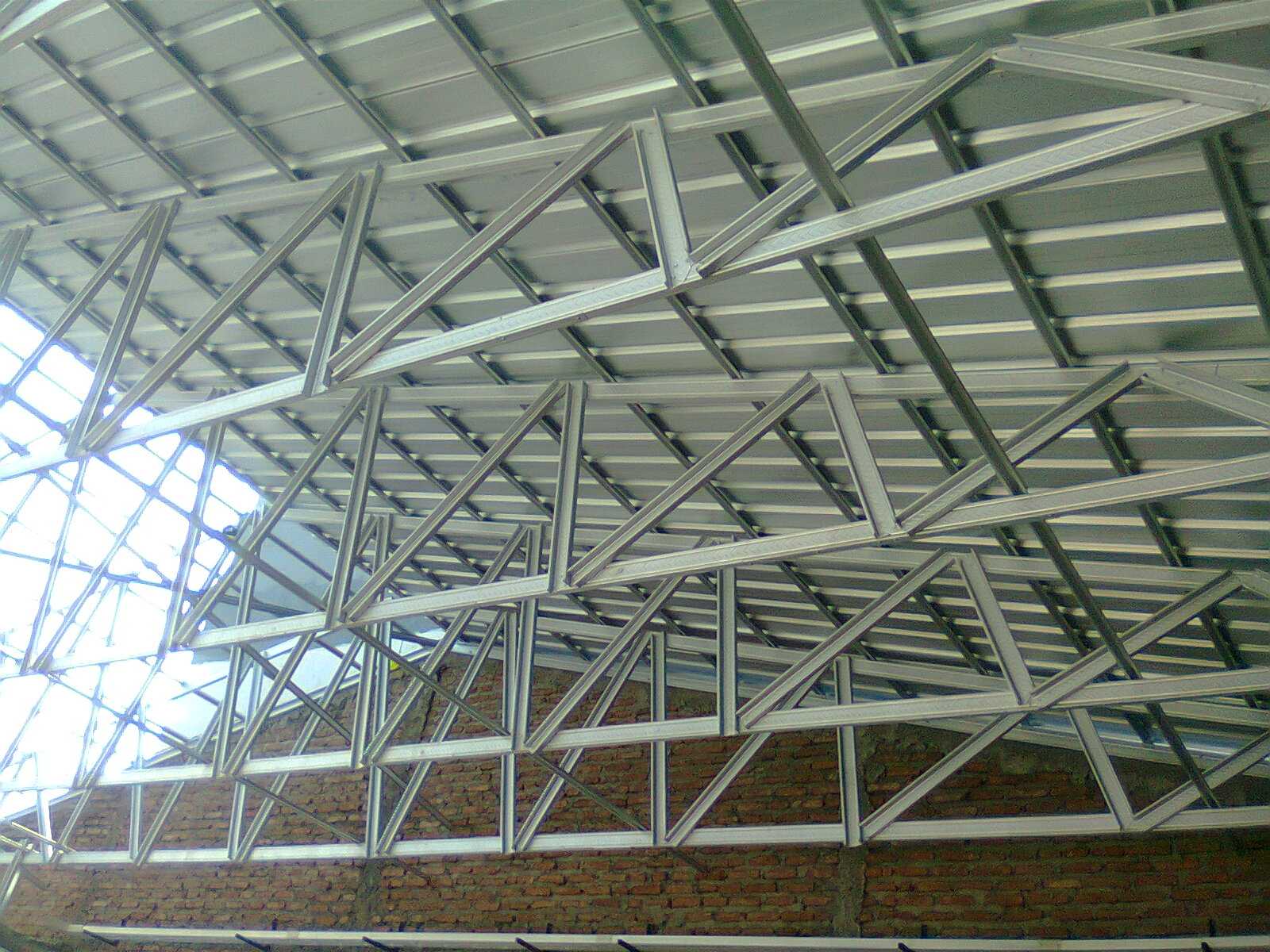 Стропильная система двухскатной крыши: 2 основных вида стропил – нюансы конструкции, расчеты и этапы монтажа