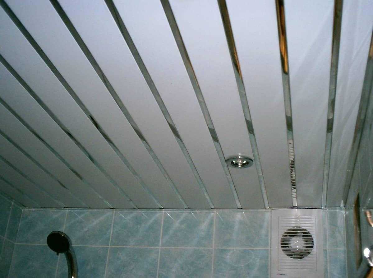 Как сделать пластиковый потолок в ванной своими руками — устройство и крепление (фото, видео)