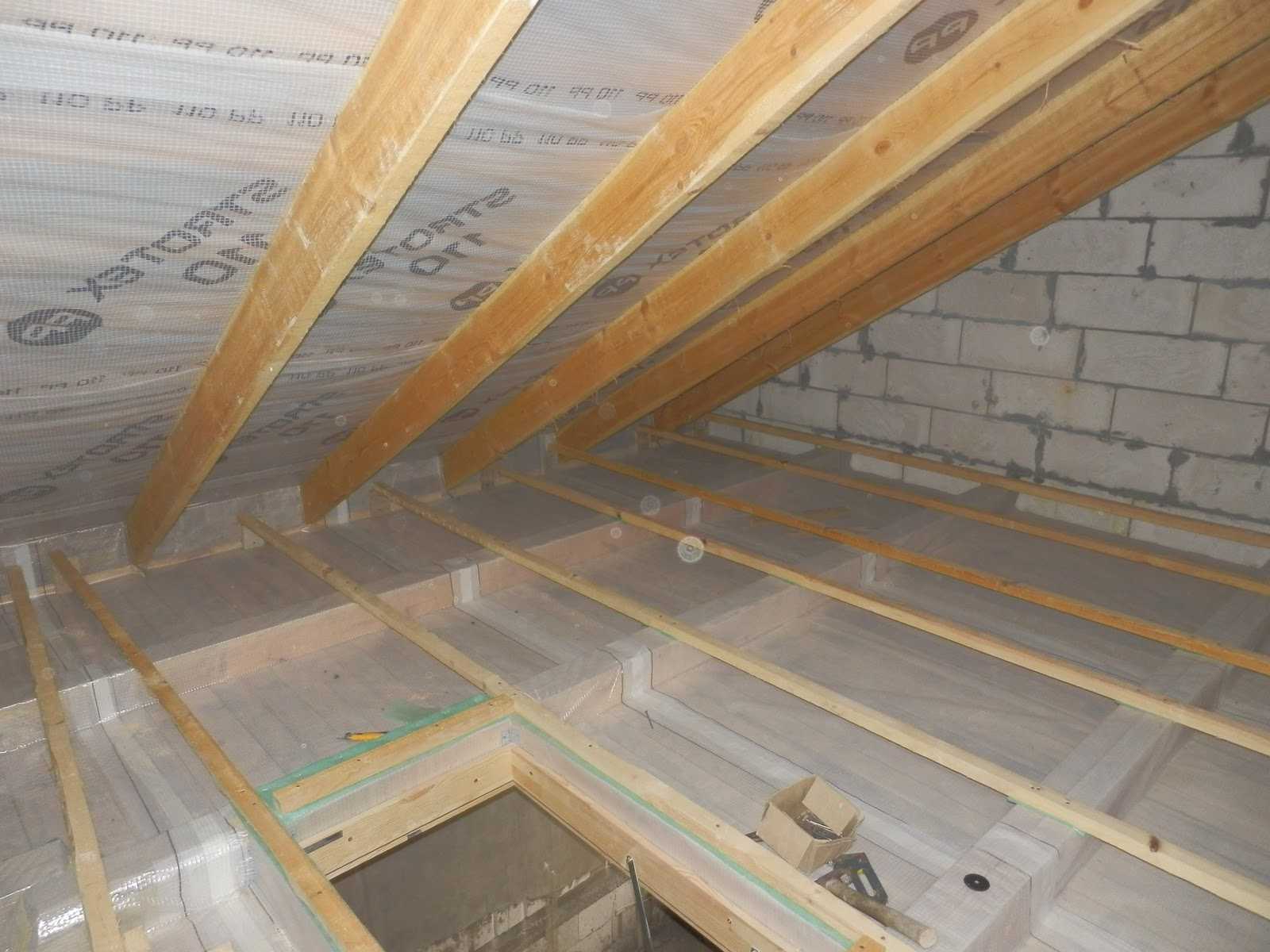 Утепление потолка: как утеплить потолок в деревянном доме и что для этого необходимо
