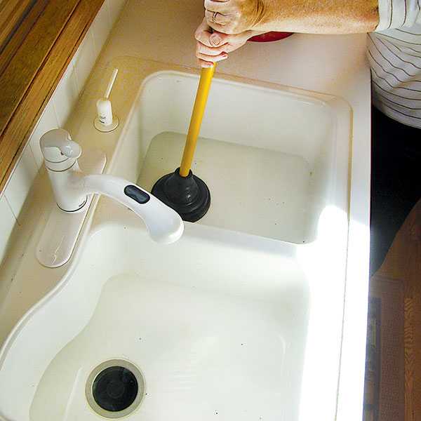 Как быстро избавится от пробки в канализации чем прочистить канализационные трубы в домашних условиях: наиболее эффективные способы устранения засора труб