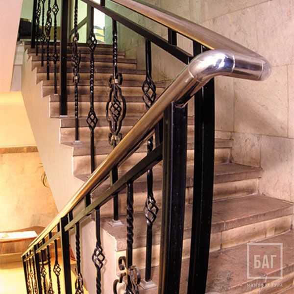 Перила на лестницу из металла (58 фото): металлические лестничные ограждения, сварные варианты из профильной трубы
