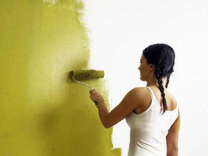 Поклеить обои или просто покрасить стены – что лучше?