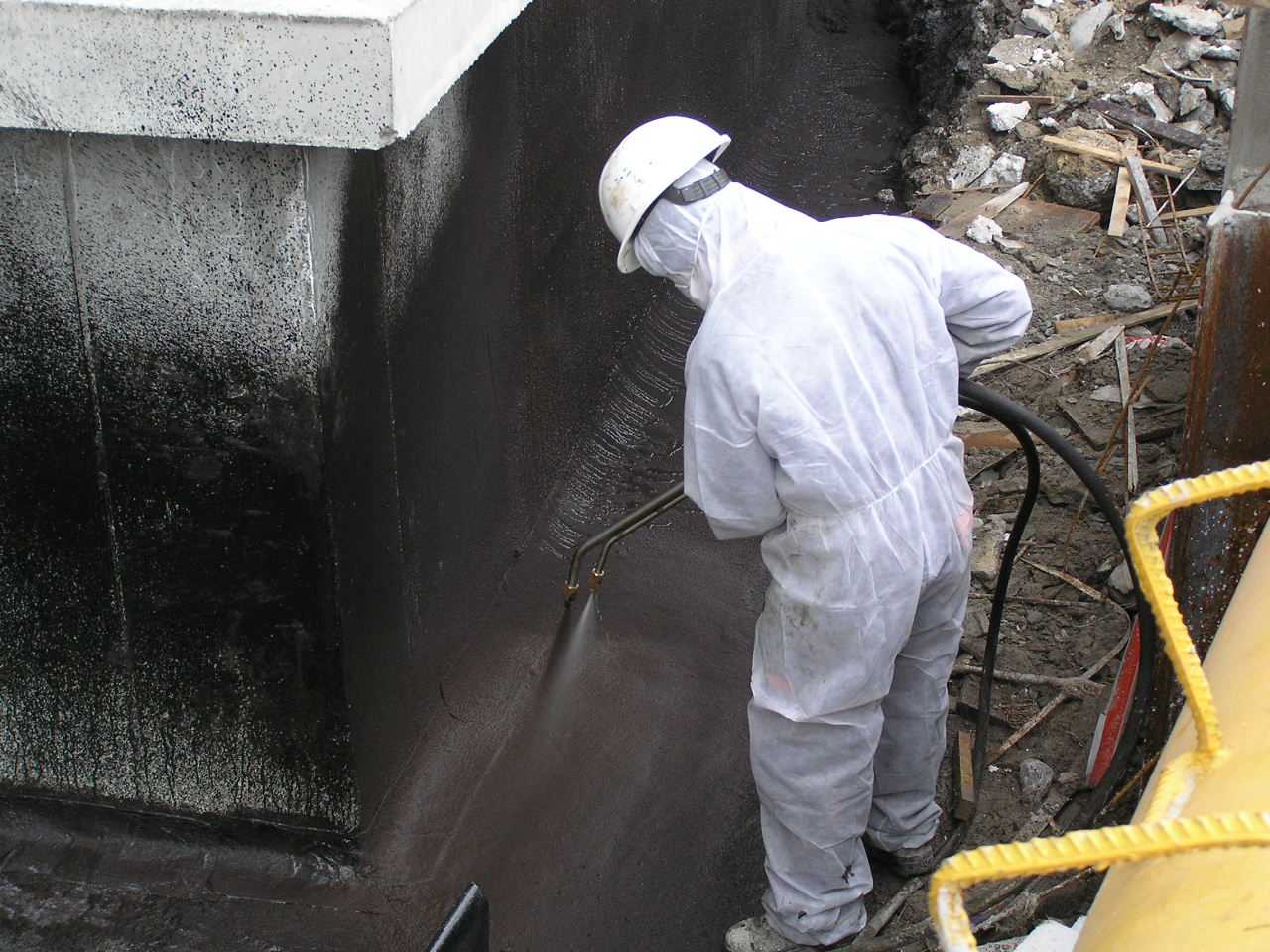 Жидкая гидроизоляция для бетона: жидкой резиной и жидким стеклом