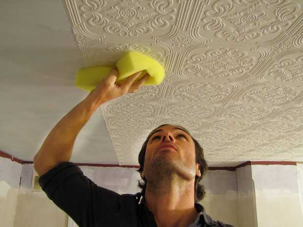 Как клеить флизелин на потолок, преимущества материала под покраску, детали на фото и видео