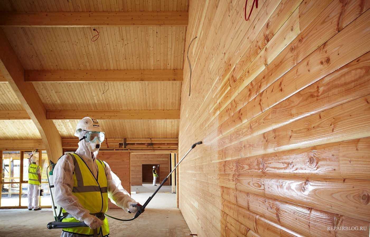 Чтобы предотвратить разрушение и замедлить старение материала необходимо знать чем можно обработать поверхности деревянного дома внутри и снаружи