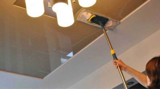 Как правильно мыть натяжной потолок, чтобы не было разводов? как помыть натяжной потолок без разводов: особенности чистки глянцевых и матовых полотен
