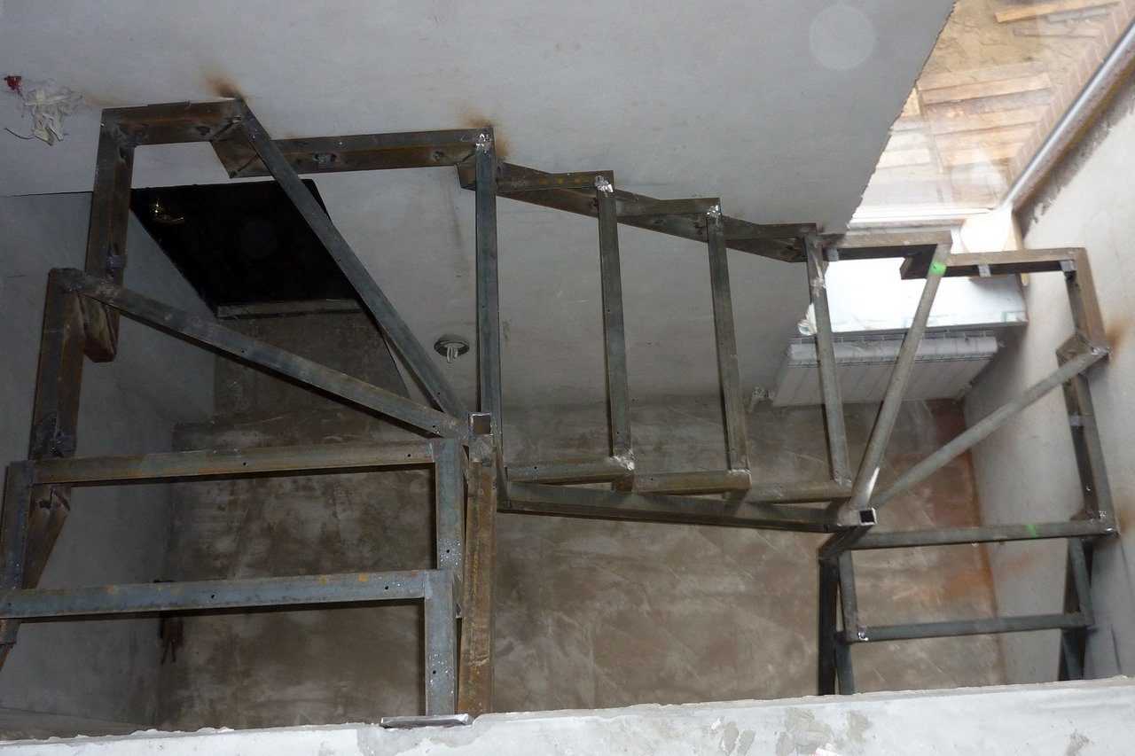 Изготовление металлических лестниц: от проекта до монтажа