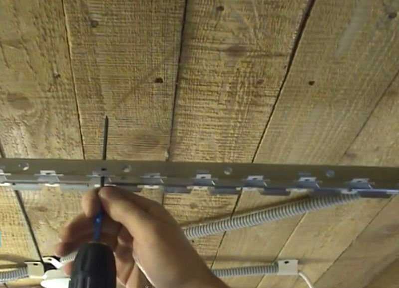 Как без подвесов выполнить монтаж реечного потолка?