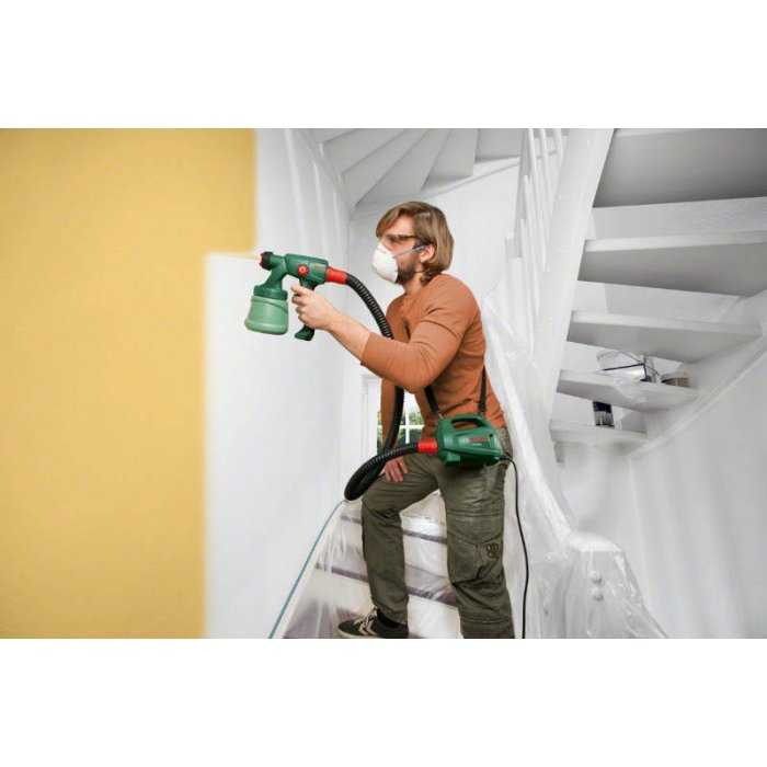 Покраска потолка водоэмульсионной краской: ее виды, технология, правила