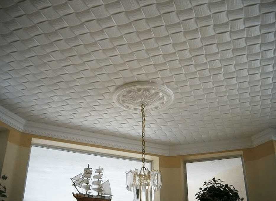 Потолочные плиты: панели из пенопласта и пенополистирола, пенопластовые и пенополистирольные для потолка, размер, виды