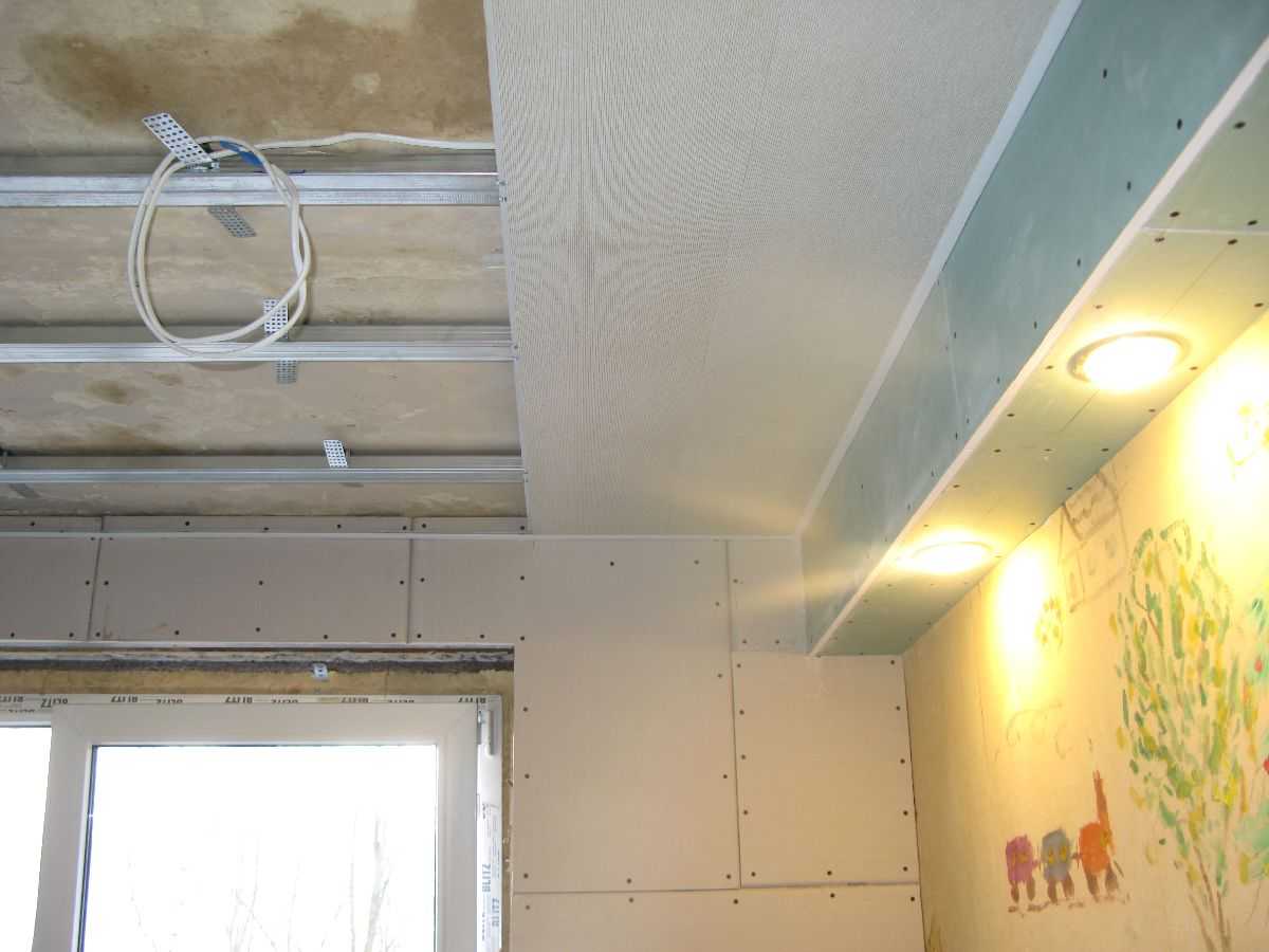 Пластиковые панели для потолка – потолок из пластиковых панелей в комнате и на кухне монтаж пластиковых панелей на потолок своими руками инструкции фото и видео