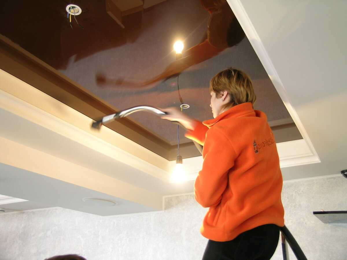 Уход за натяжными глянцевыми потолками - только ремонт своими руками в квартире: фото, видео, инструкции