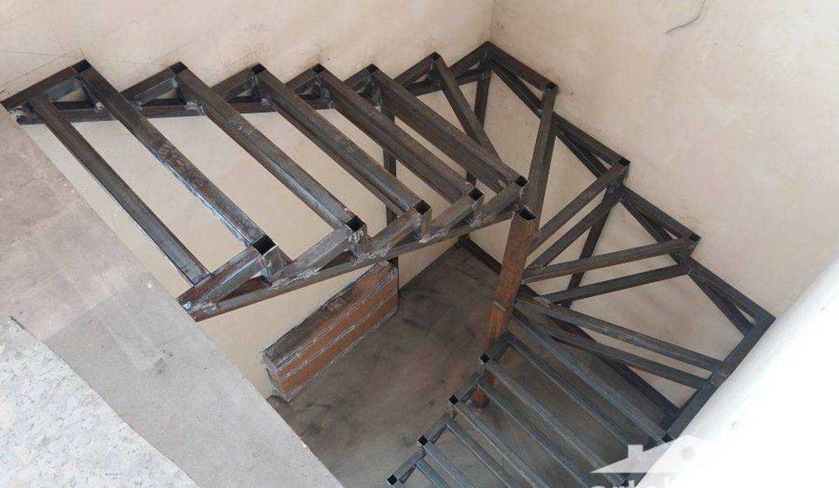 Виды металлических лестниц: подробный обзор