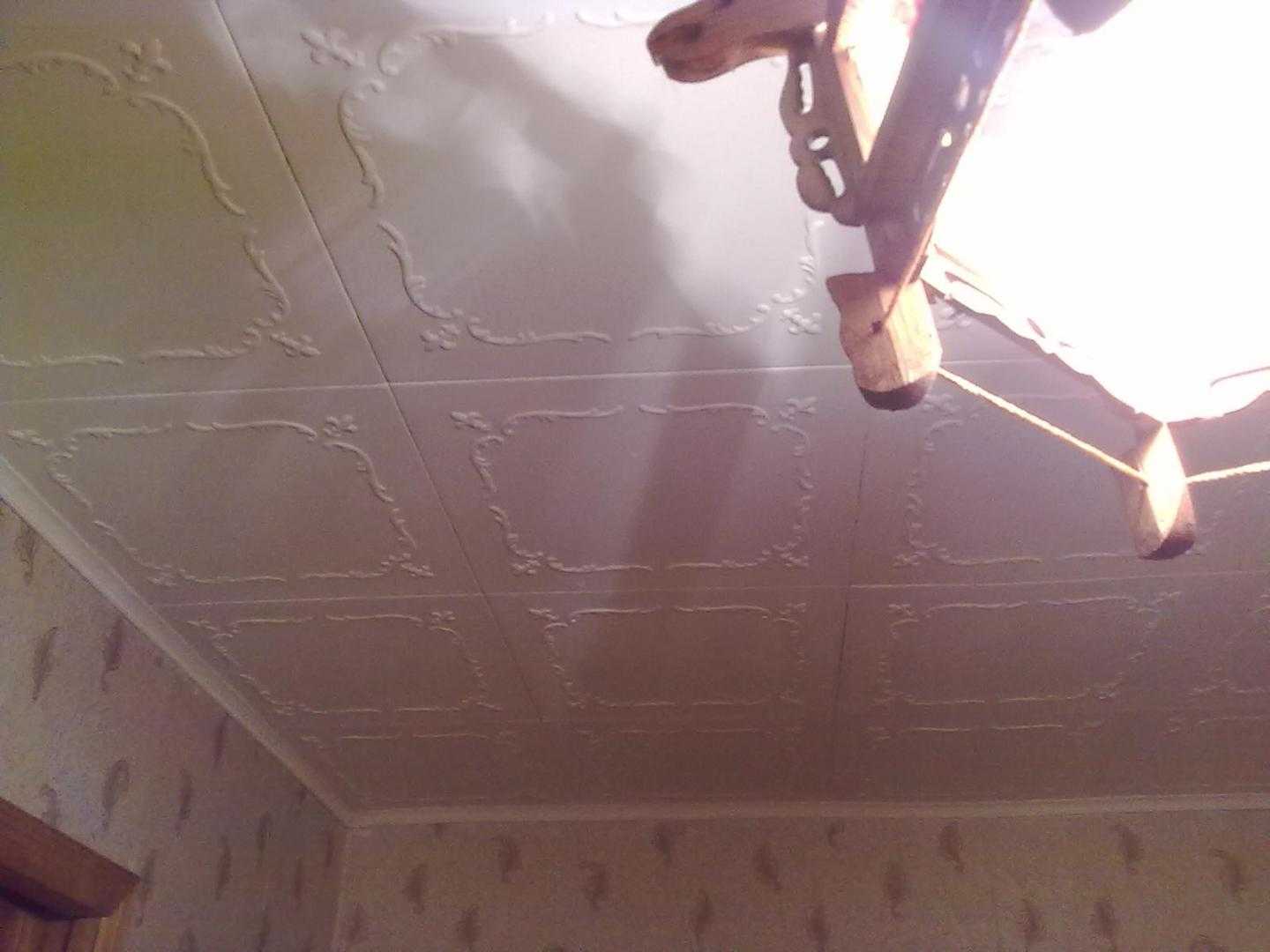 Покраска потолочной плитки, фото и видео инструкции, как покрасить плитку из пенопласта