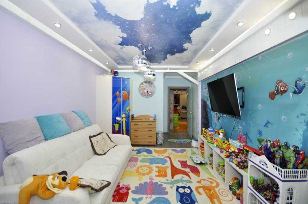 Натяжной потолок в детскую: виды, особенности, освещение, 60 фото в интерьере
