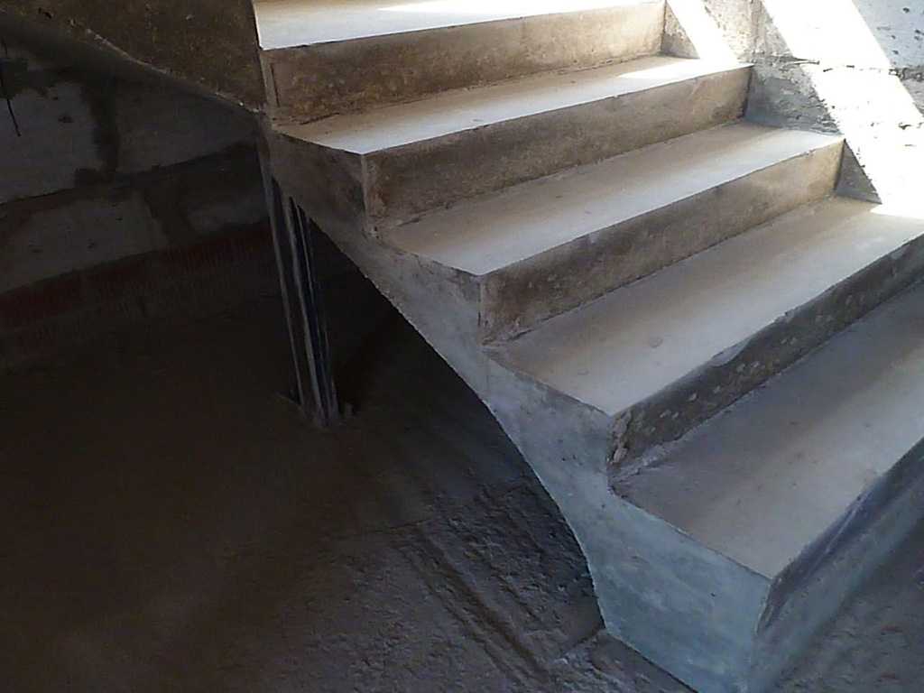 Бетонная лестница – особенности сооружения своими руками
