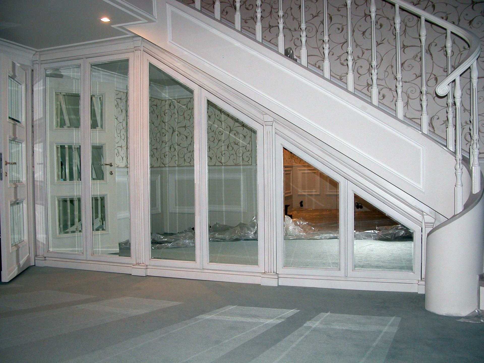 Отделка лестницы в частном доме: как оформить пролет из бетона - 34 фото