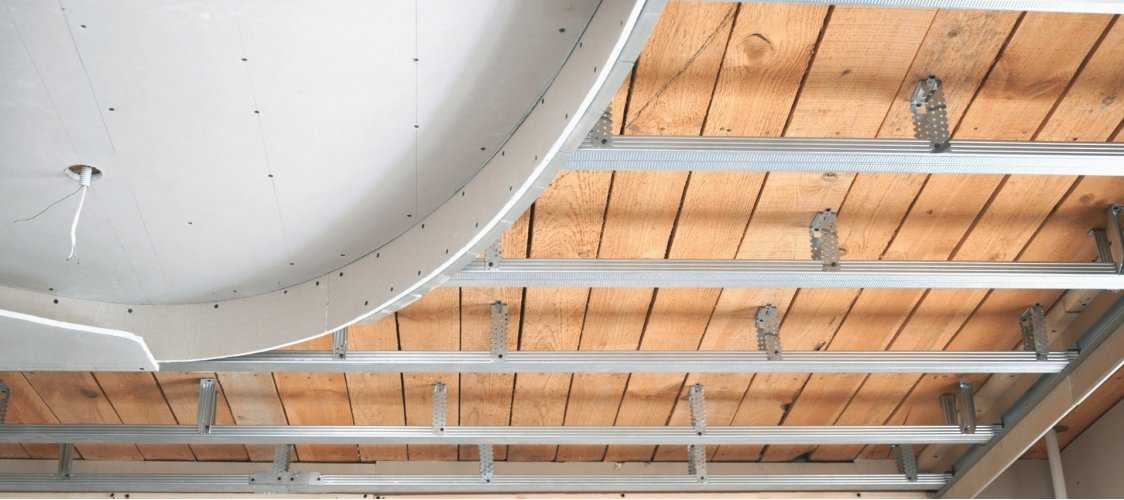 Что делать не ровный потолок из гипсокартона