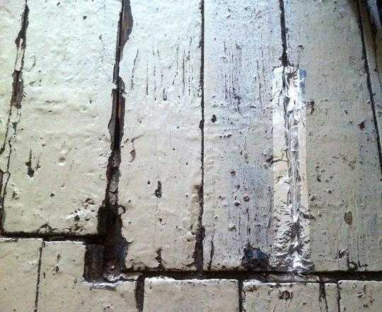 Ремонт деревянного пола (49 фото): чем заделать щели между досками в .