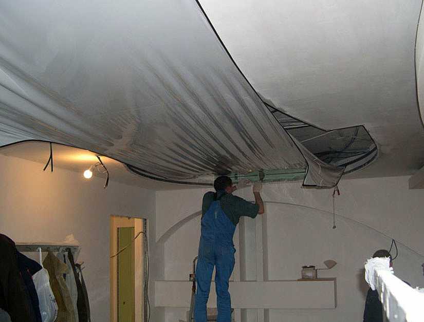 Ремонт натяжного потолка: устранение дефектов с сохранением эстетичности – советы по ремонту