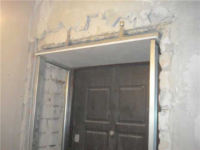 Реставрация и обновление металлических входных дверей, в том числе, чем и как провести покраску