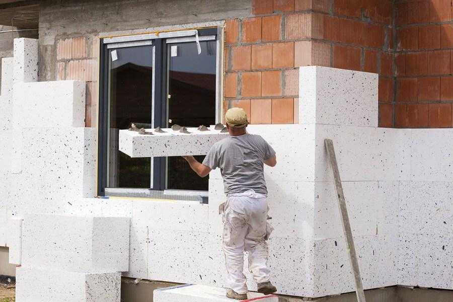 Утепление стен пенопластом снаружи своими руками, как произвести работы, толщина материала, технология