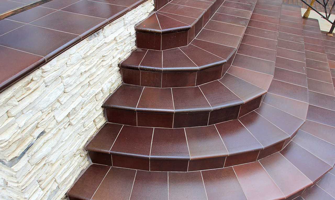 Плитка для ступеней для лестницы: особенности выбора, характеристики, дизайн и пошаговая инструкция по монтажу
