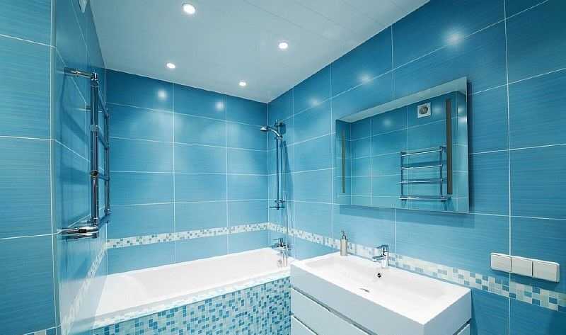 Какой потолок лучше сделать в ванной - 50 фото идей дизайна