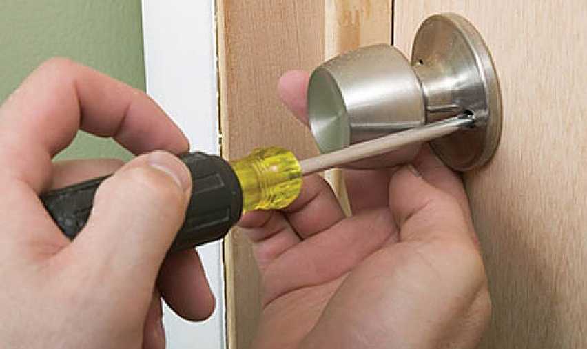 Ремонт дверной ручки металлической двери: пошаговая инструкция
