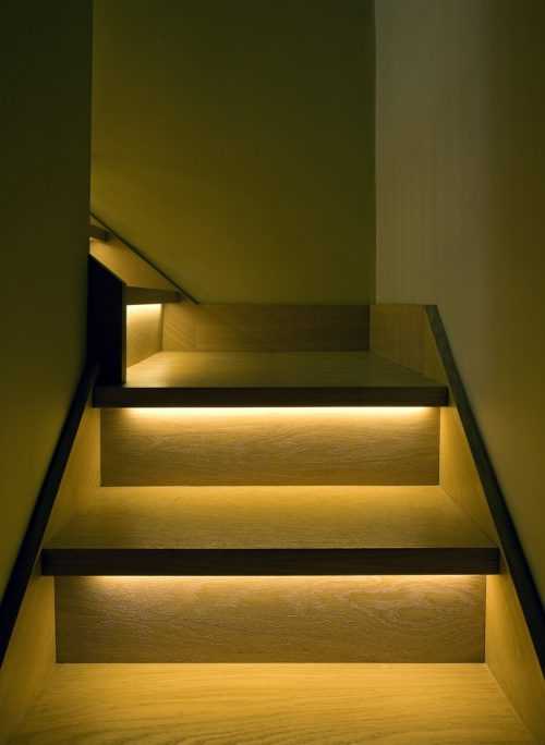 Подсветка ступеней лестниц