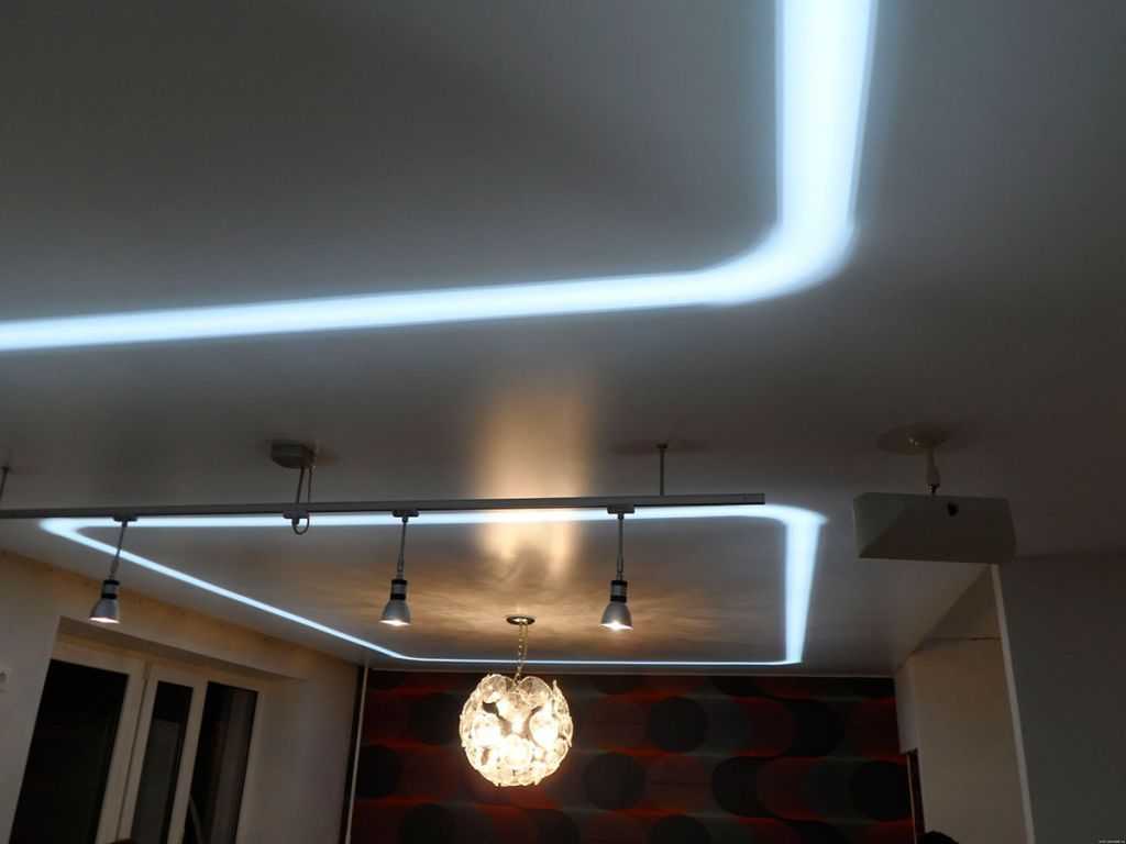 Как оформить потолок из гипсокартона с подсветкой?