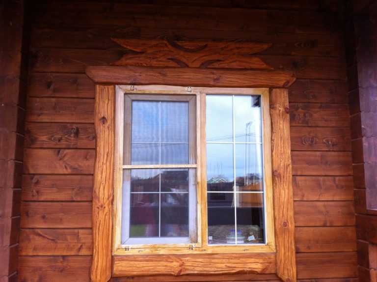 Резные наличники (20 фото): наличники с резьбой из дерева на двери и на окна, изготовление деревянных наличников своими руками