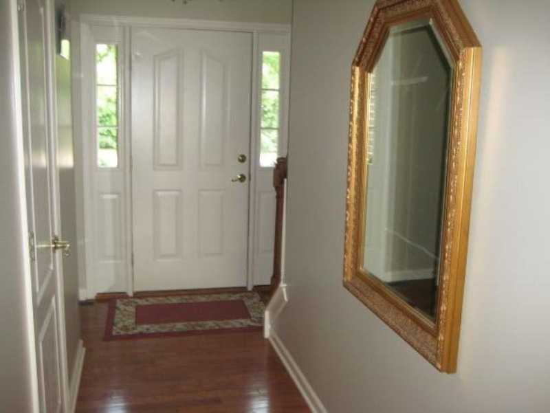 Входные двери с зеркалом (32 фото): металлическая железная дверь в квартиру с зеркалом внутри, особенности зеркальных конструкций, отзывы