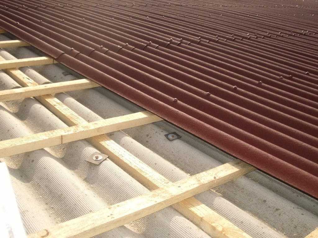 Как правильно покрыть крышу ондулином: подробная инструкция