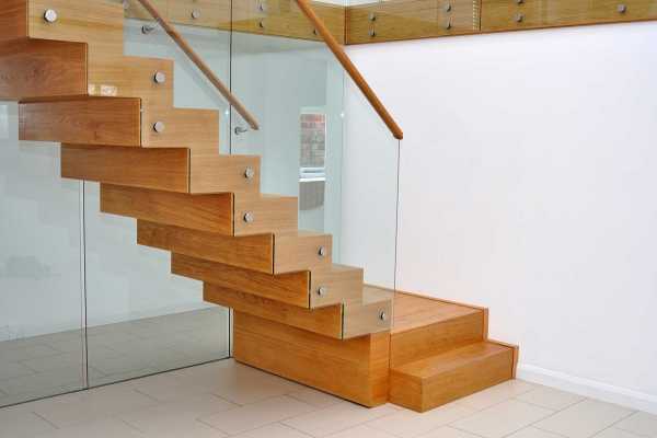 Компактные лестницы на второй этаж: советы по выбору