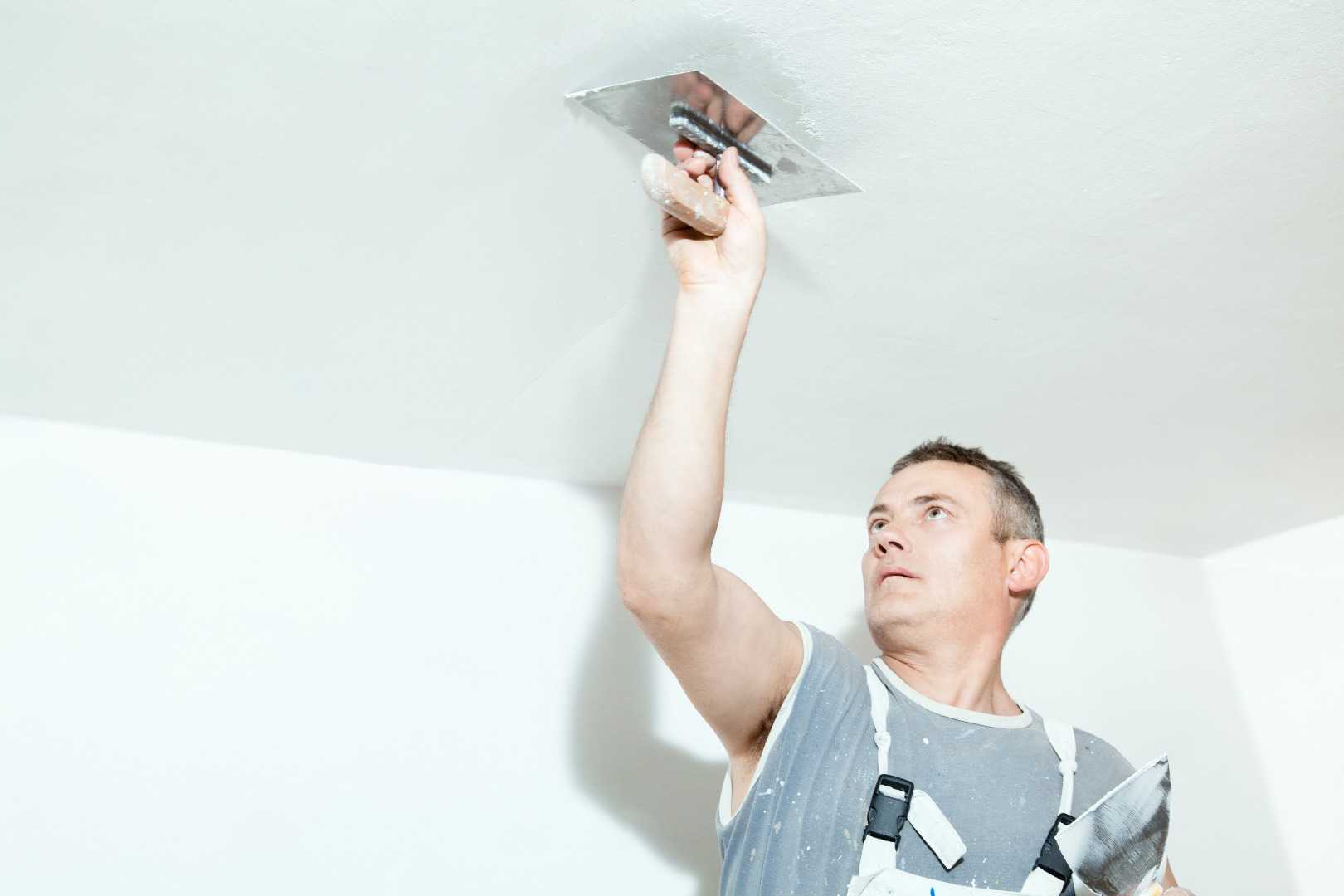 Как сделать ремонт потолков в квартире своими руками - технология и варианты устройства, фотографии и видео