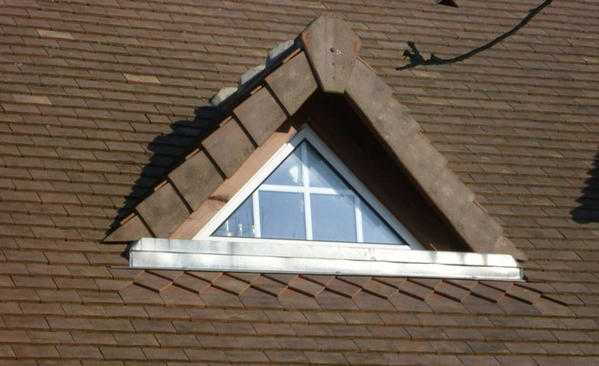 Слуховые окна на крыше: устройство конструкция варианты установка Рассматриваем треугольные круглые и решетчатые варианты