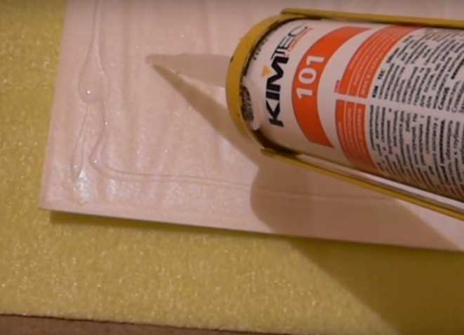 Клей для потолочной плитки: каким средством лучше приклеить изделия из пенопласта на потолок, чем разбавить клеящий состав
